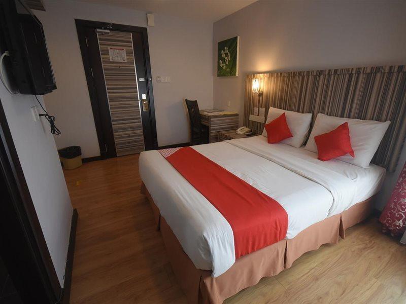 Super Oyo 985 Hotel Nur Miri Exteriör bild