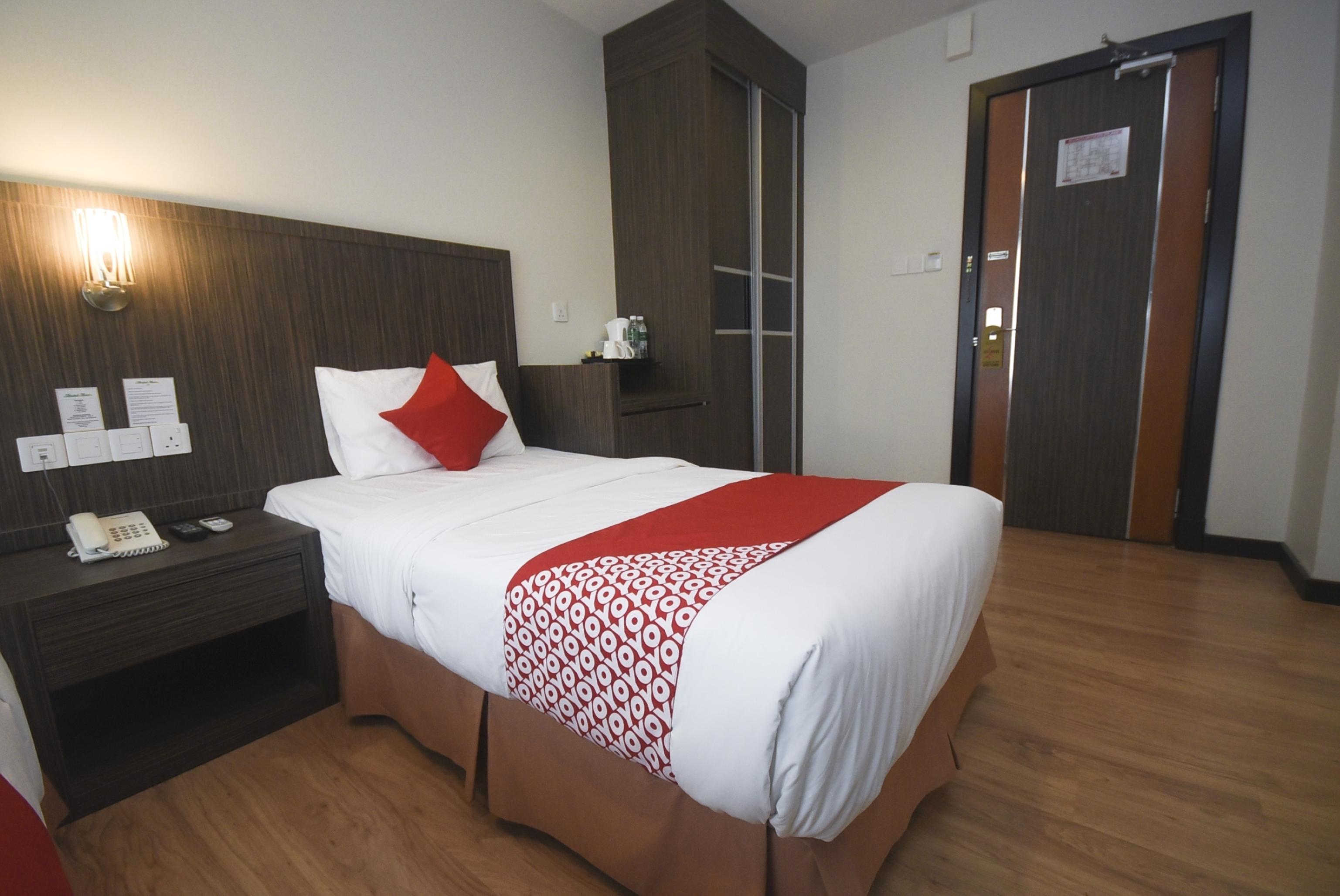 Super Oyo 985 Hotel Nur Miri Exteriör bild
