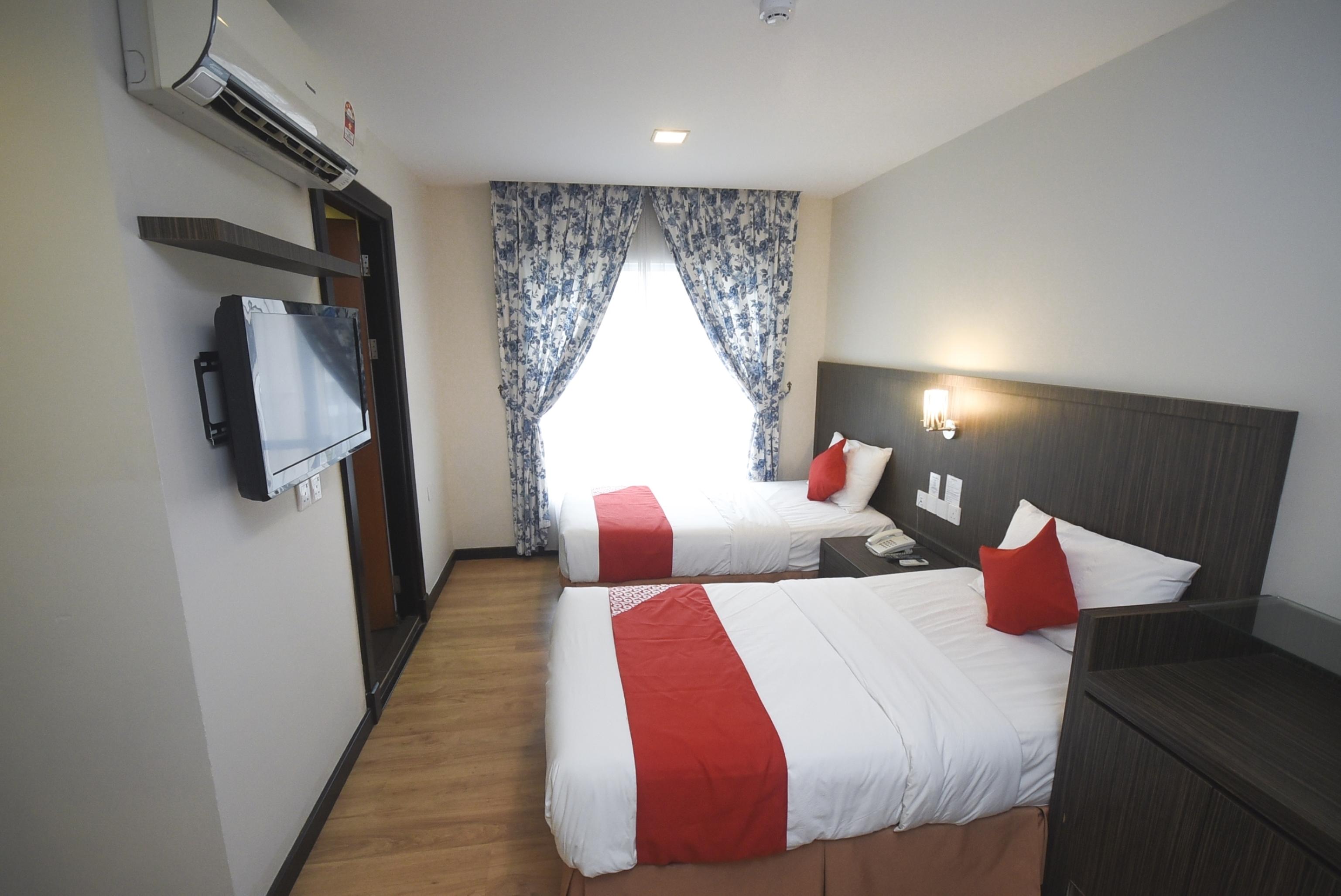 Super Oyo 985 Hotel Nur Miri Exteriör bild