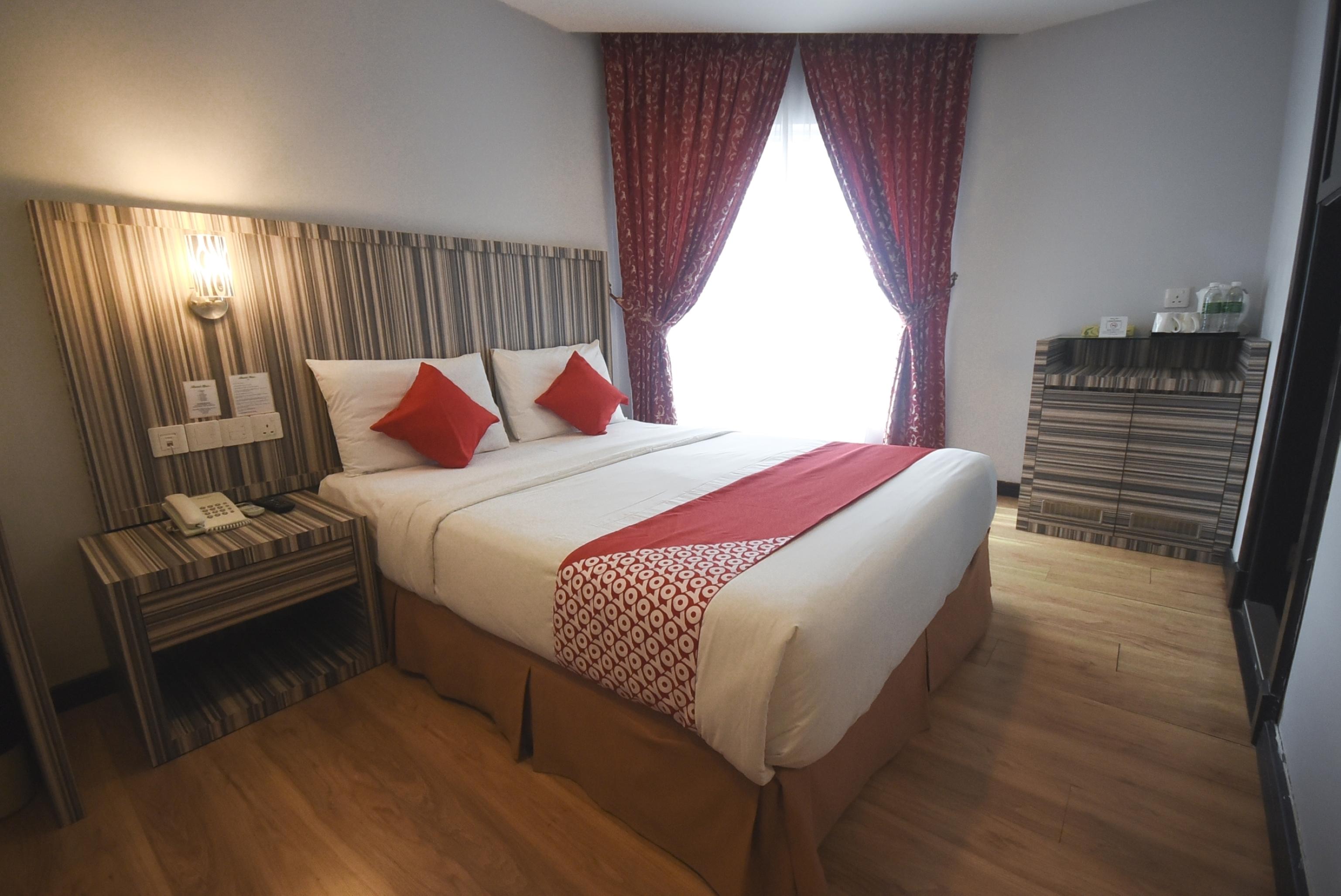 Super Oyo 985 Hotel Nur Miri Exteriör bild