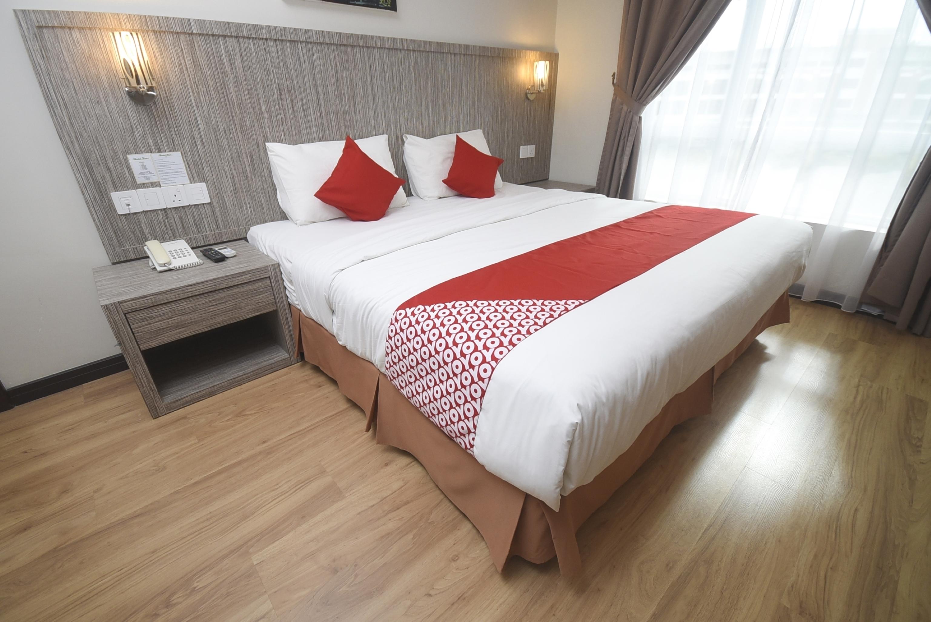 Super Oyo 985 Hotel Nur Miri Exteriör bild