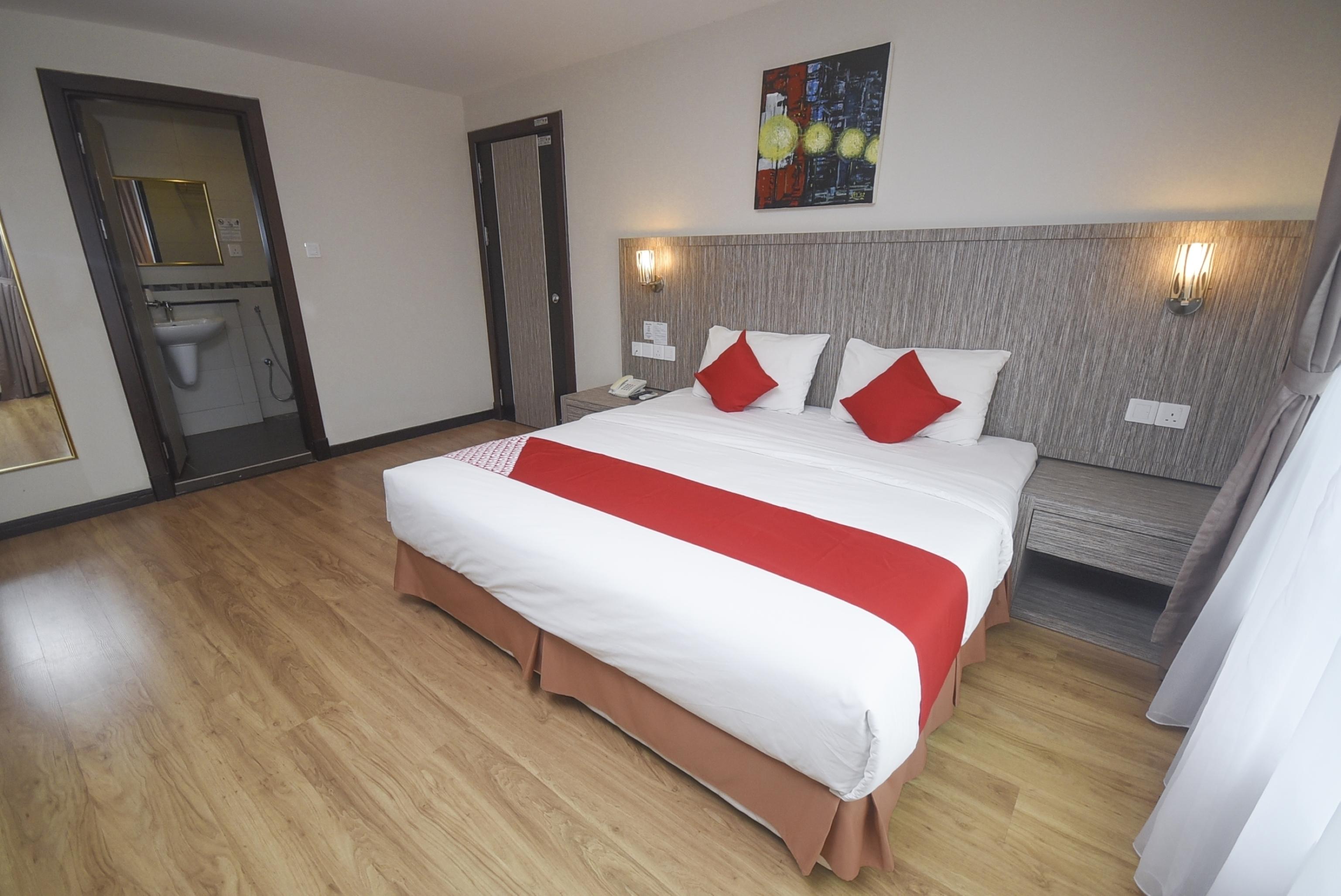 Super Oyo 985 Hotel Nur Miri Exteriör bild