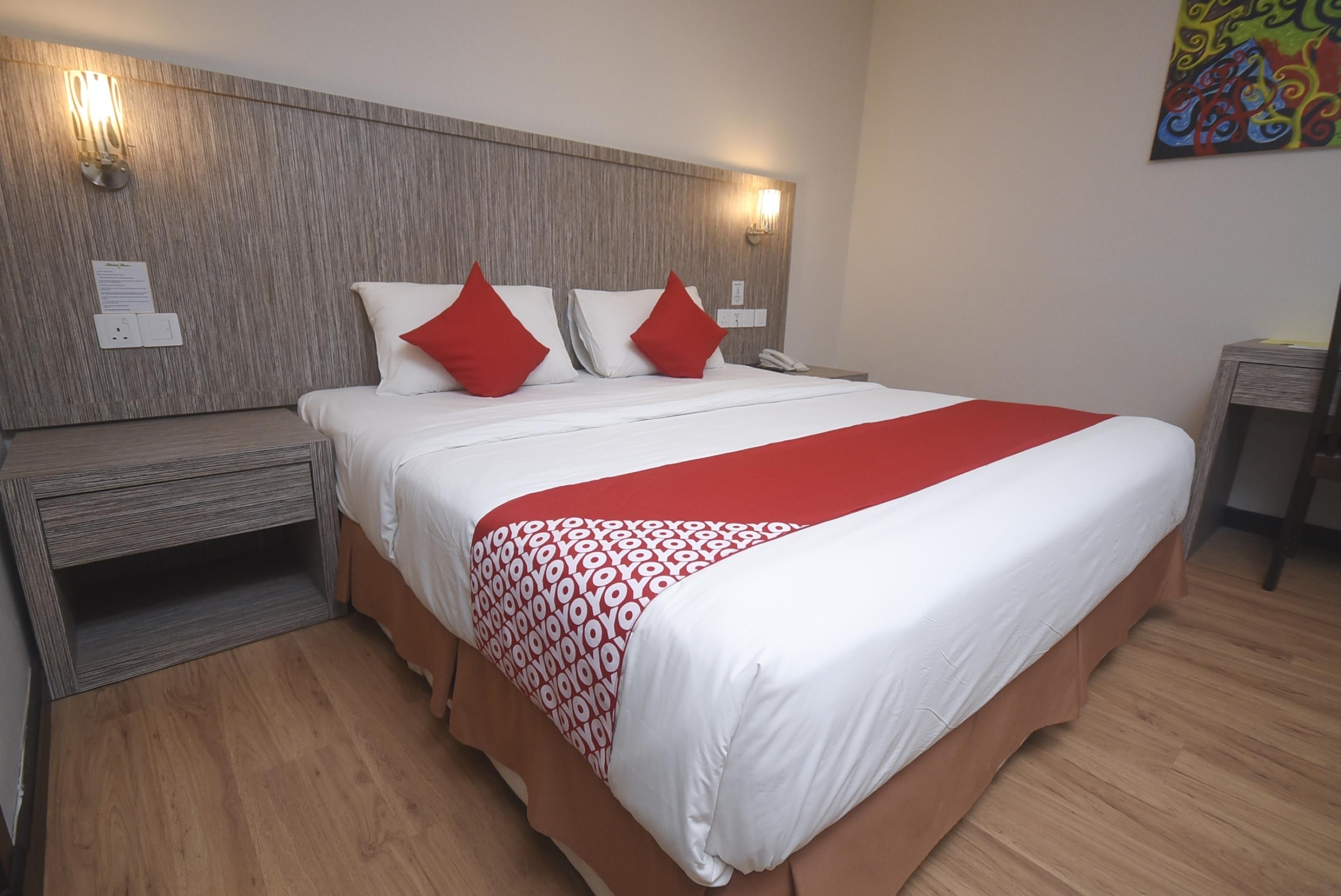 Super Oyo 985 Hotel Nur Miri Exteriör bild