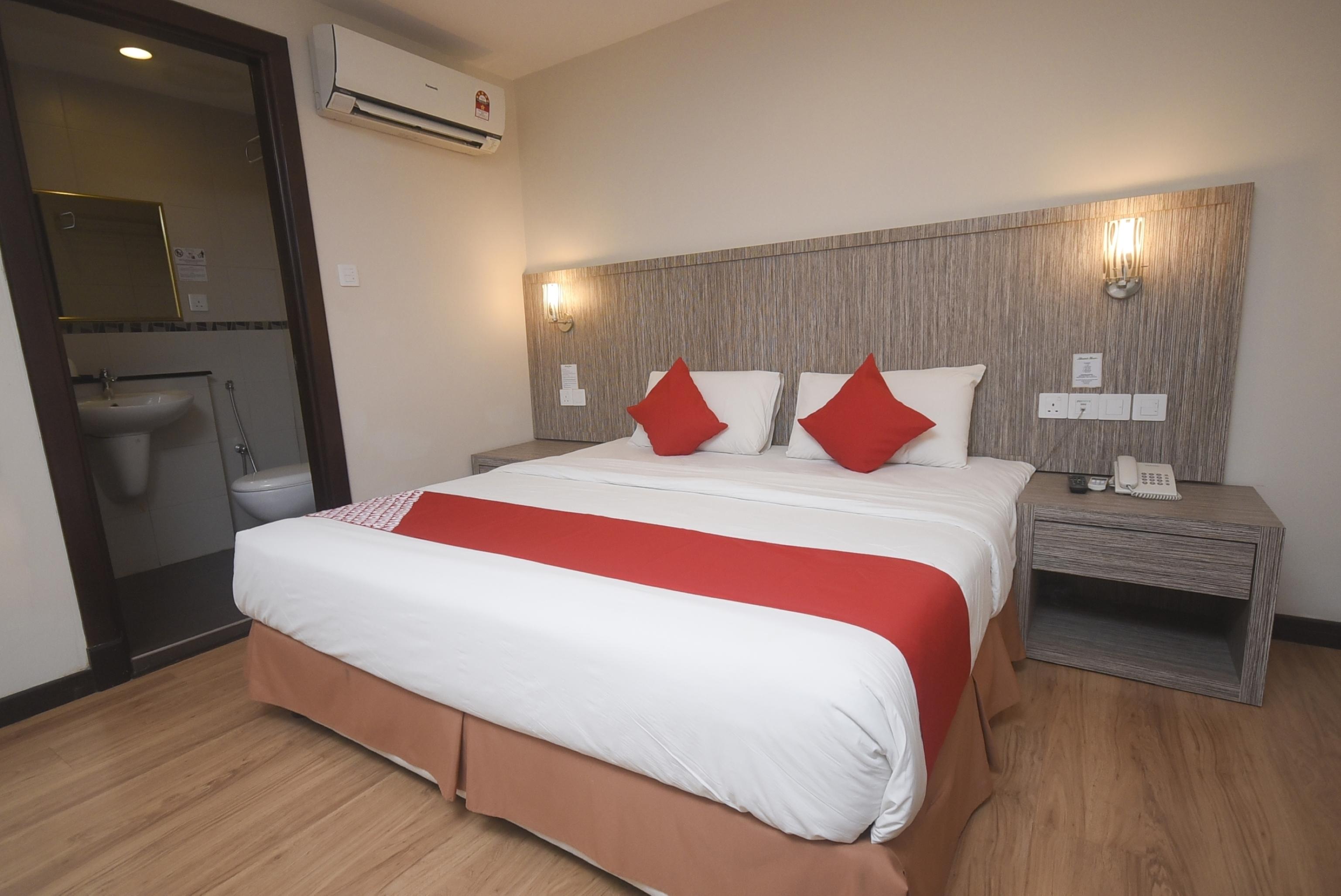 Super Oyo 985 Hotel Nur Miri Exteriör bild