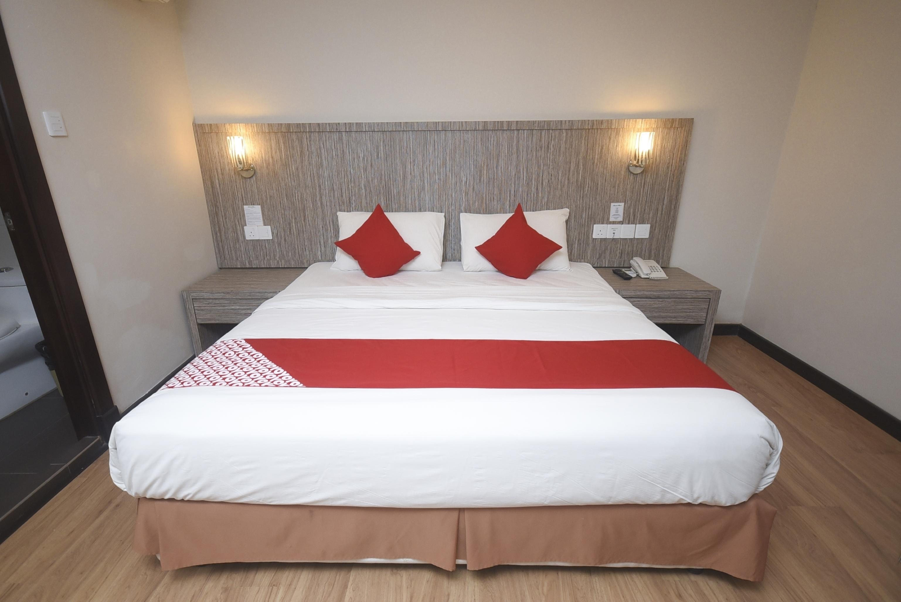Super Oyo 985 Hotel Nur Miri Exteriör bild