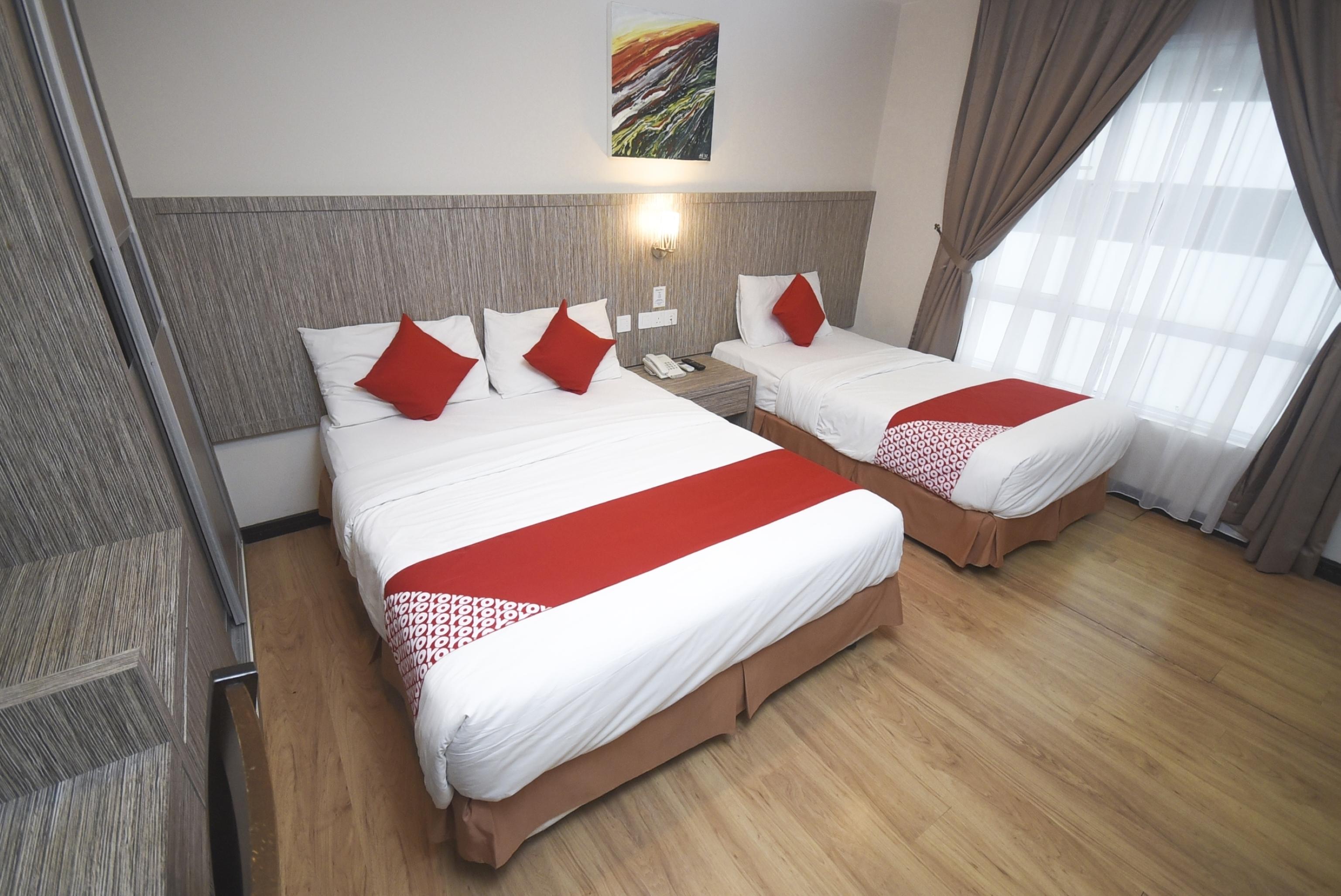Super Oyo 985 Hotel Nur Miri Exteriör bild