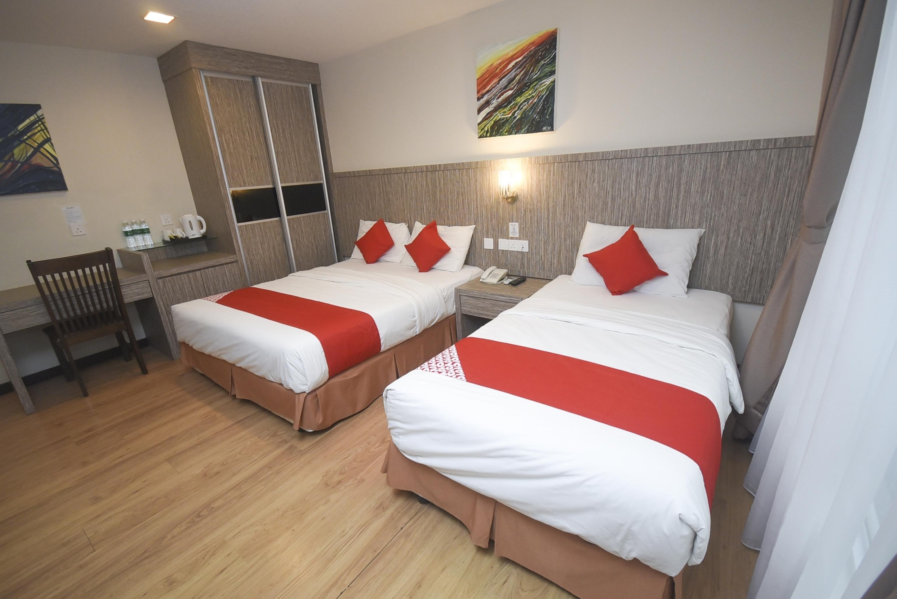 Super Oyo 985 Hotel Nur Miri Exteriör bild