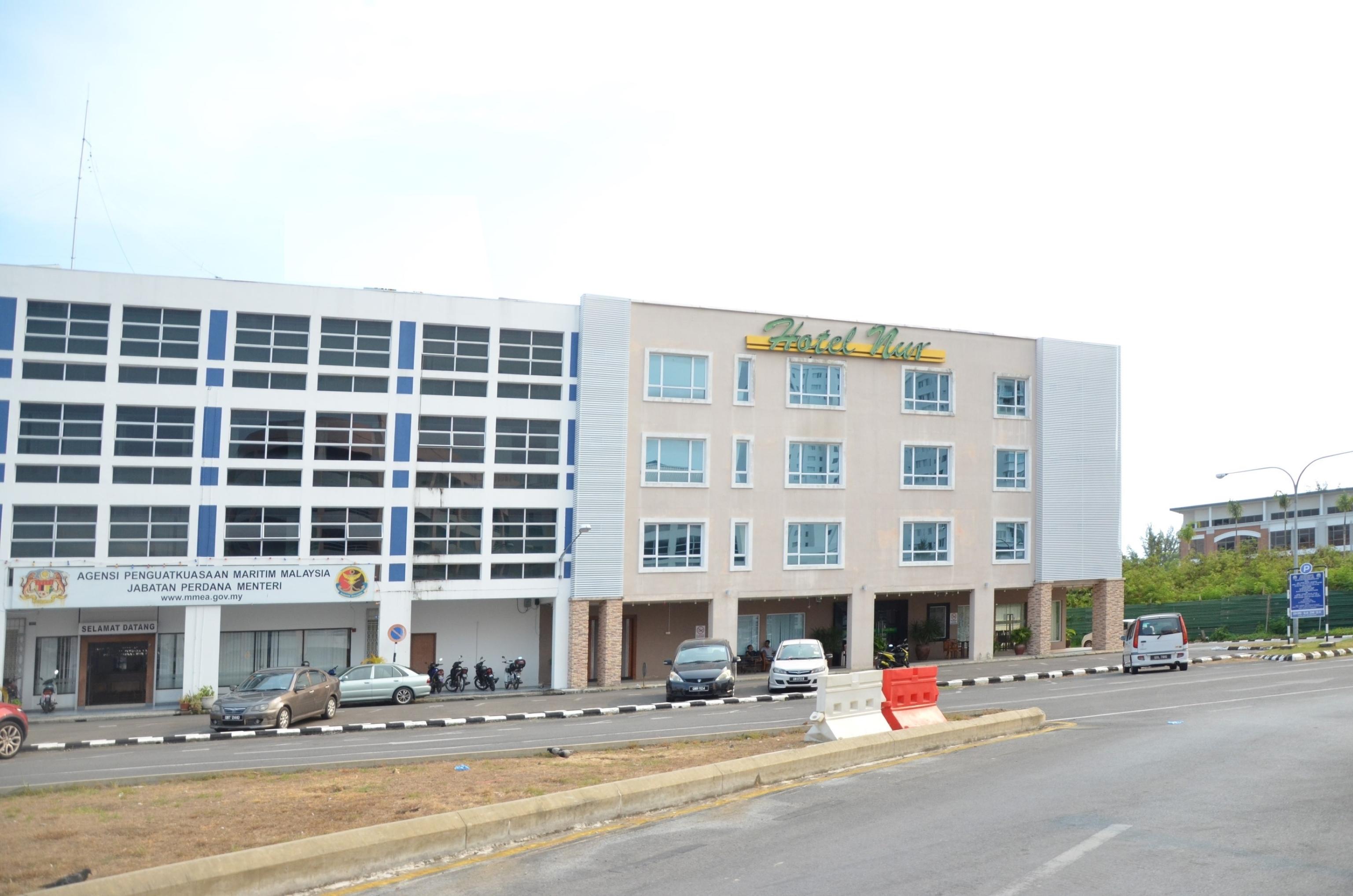 Super Oyo 985 Hotel Nur Miri Exteriör bild