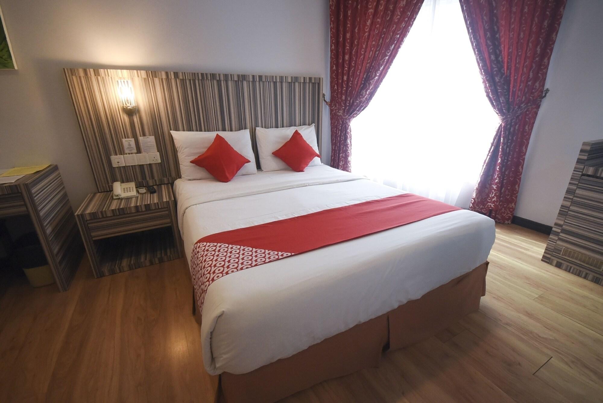 Super Oyo 985 Hotel Nur Miri Exteriör bild