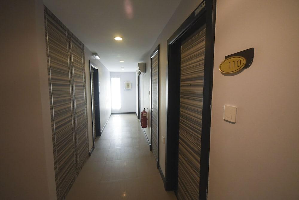 Super Oyo 985 Hotel Nur Miri Exteriör bild