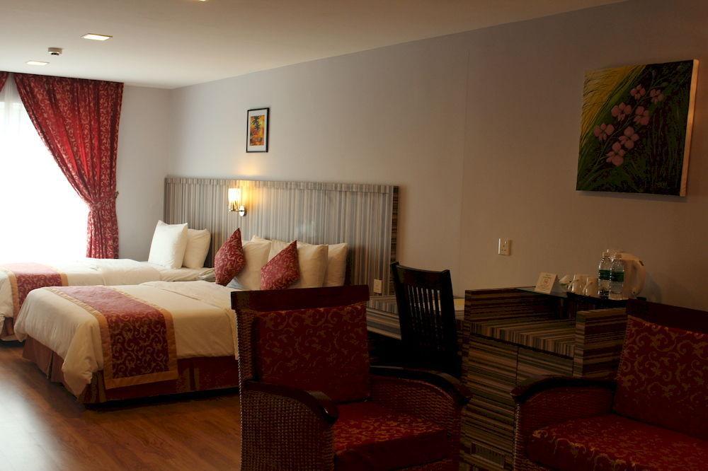 Super Oyo 985 Hotel Nur Miri Exteriör bild