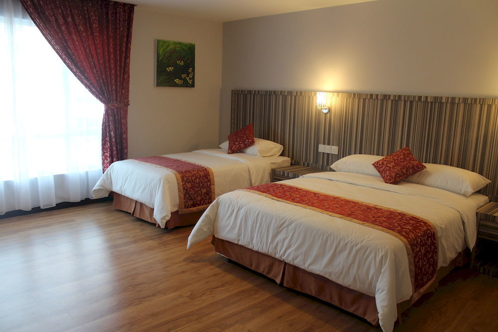 Super Oyo 985 Hotel Nur Miri Exteriör bild