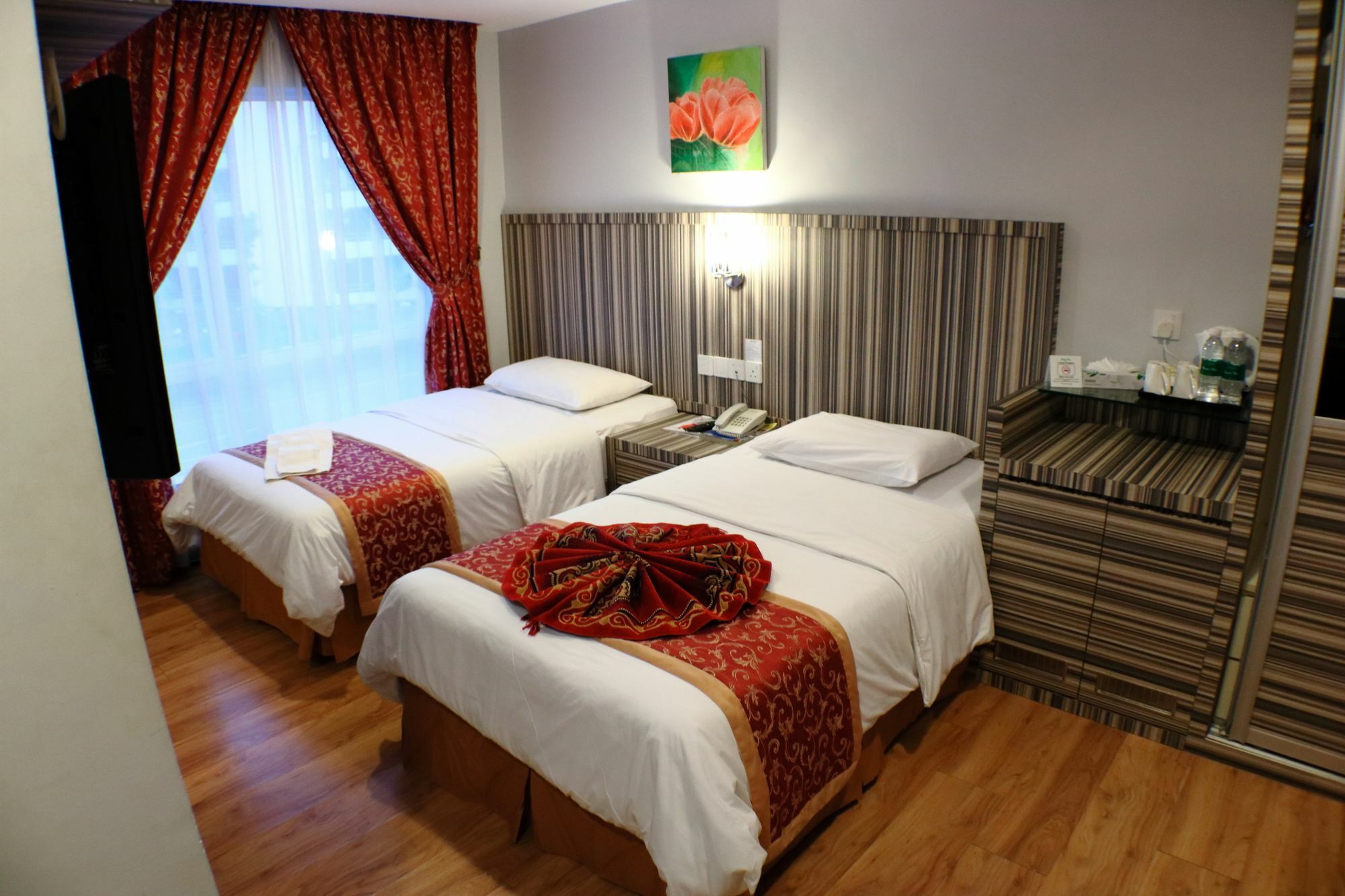 Super Oyo 985 Hotel Nur Miri Exteriör bild