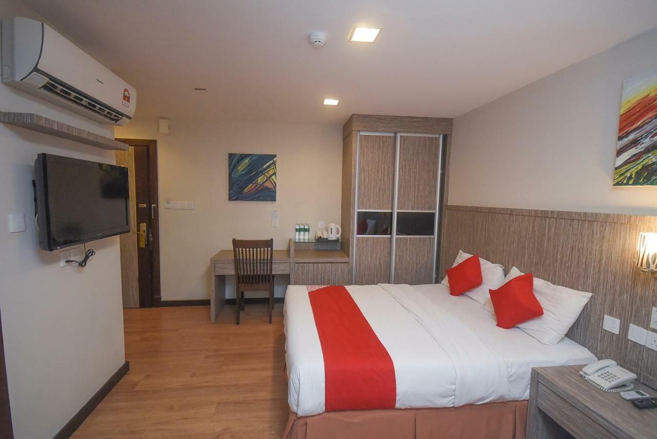 Super Oyo 985 Hotel Nur Miri Exteriör bild