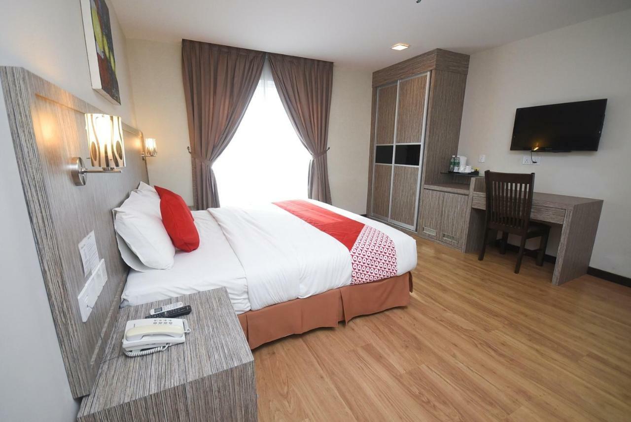 Super Oyo 985 Hotel Nur Miri Exteriör bild