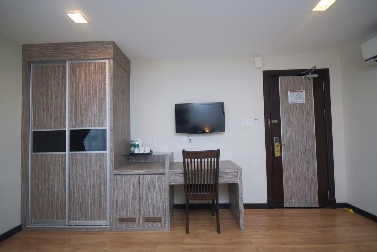 Super Oyo 985 Hotel Nur Miri Exteriör bild