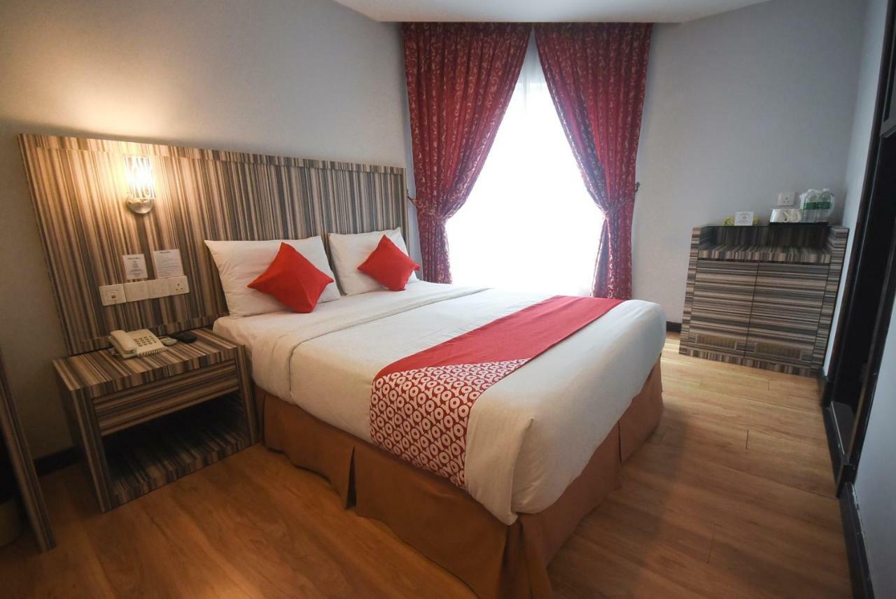 Super Oyo 985 Hotel Nur Miri Exteriör bild