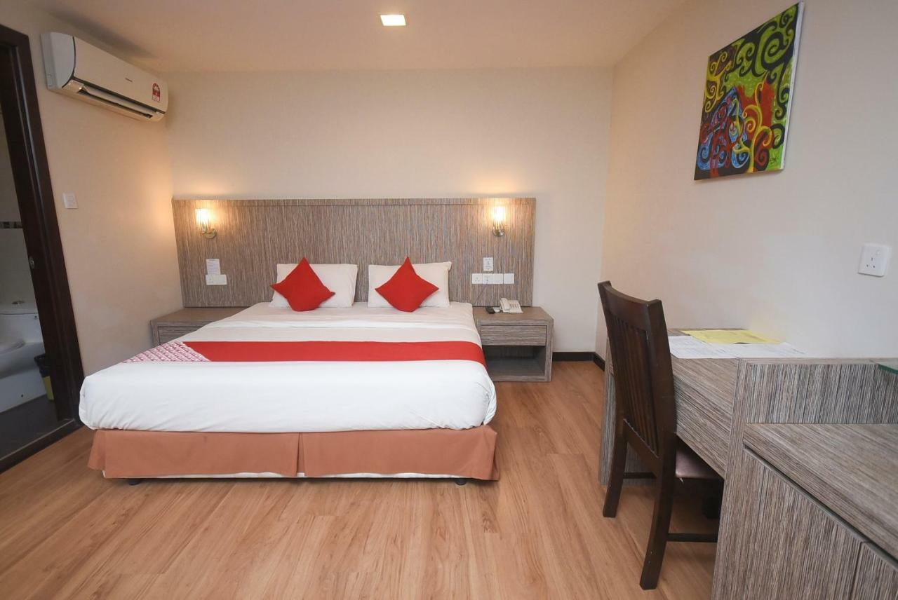 Super Oyo 985 Hotel Nur Miri Exteriör bild